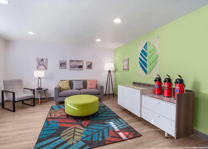 Woodspring | Airport I-526 Hotel
