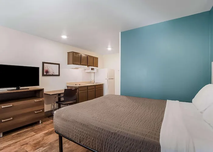 Woodspring | Airport I-526 Hotel